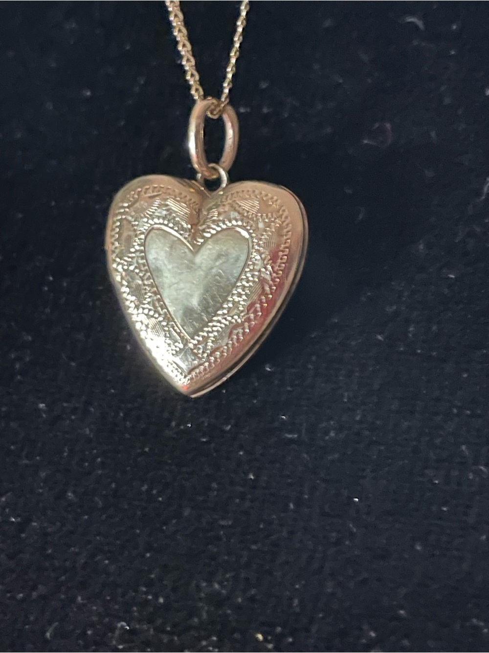 Gold Heart Locket Necklace - Classic Women's Jewelry
